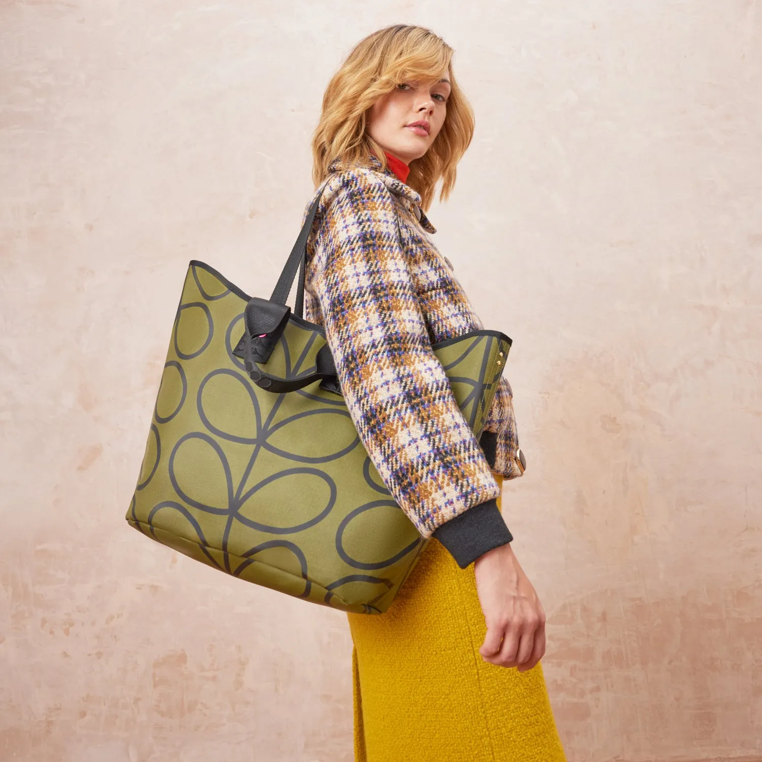 Carryall Large Tote - Giant Linear Stem Olive